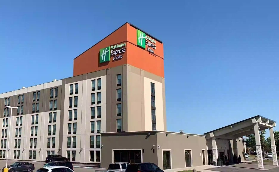 Holiday Inn Express & Suites Toronto Airport West 