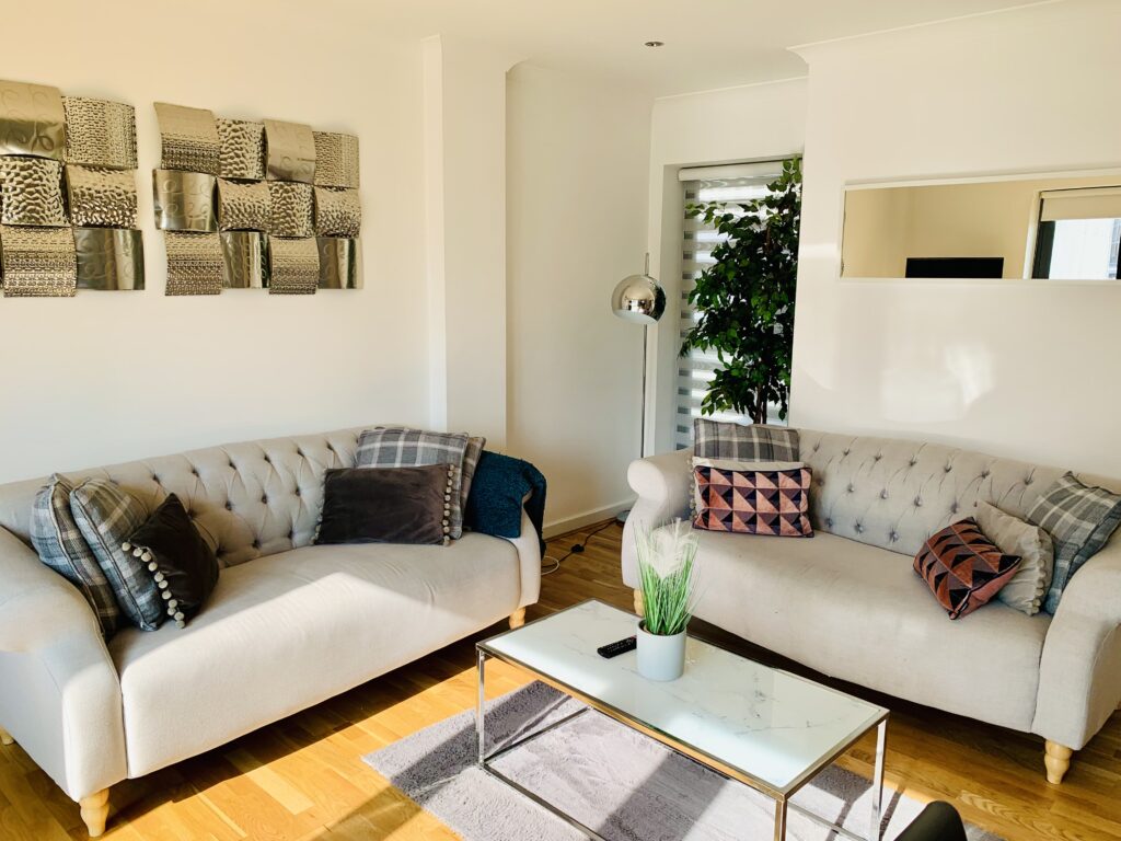 airbnb-cardiff-wales-lounge