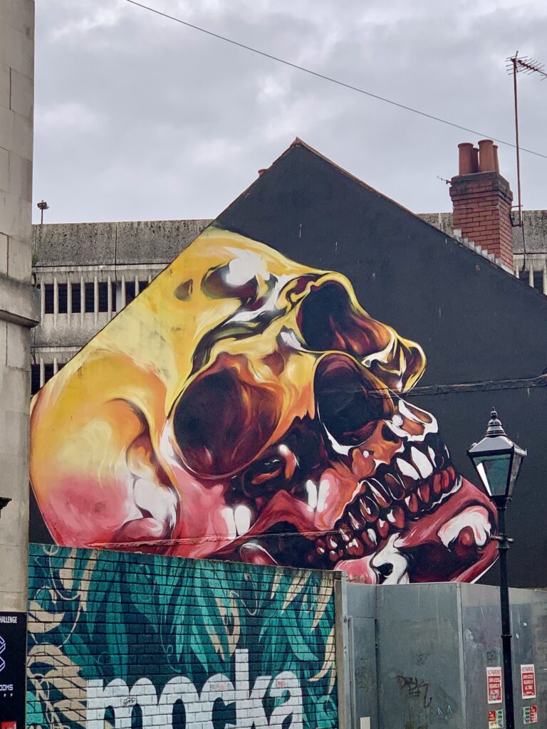 “Golden” by @rmer.one, Cardiff