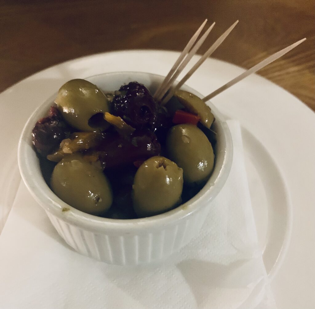 the-potted-pig-olives-cardiff-wales