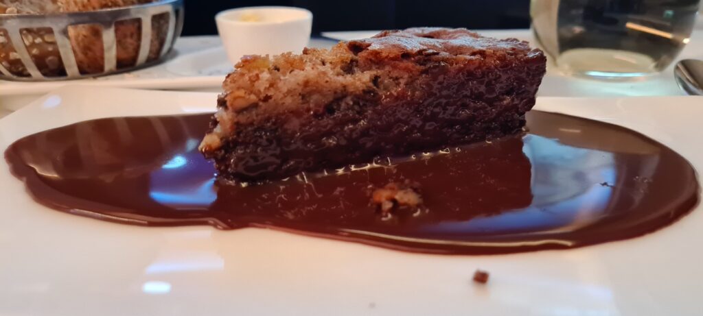 British Airways Business Class Flight London Heathrow to Rio De Janeiro  Chocolate, Walnut and Orange Cake