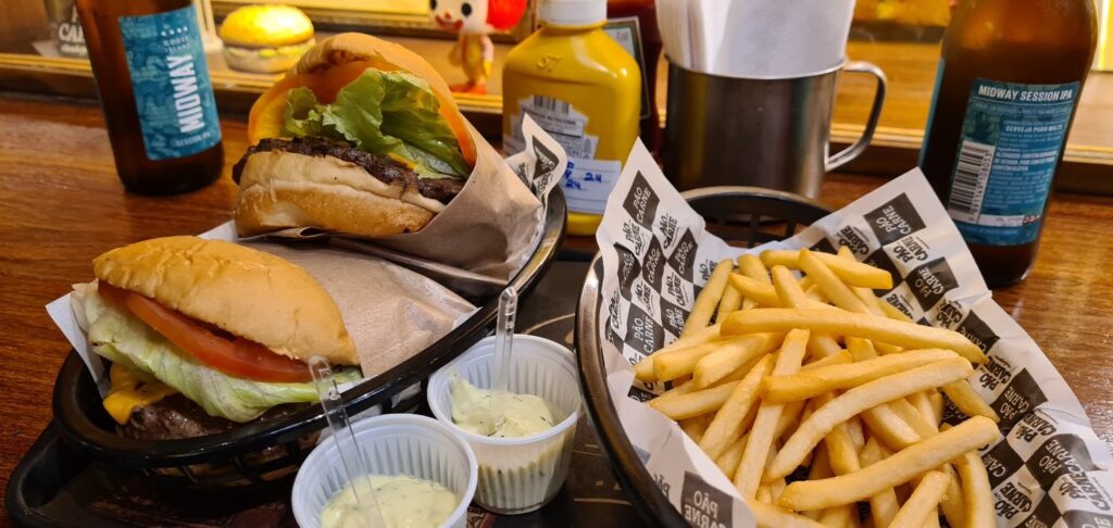 Pao Com Carne Hamburgeria Sao Paulo  Burger and Fries