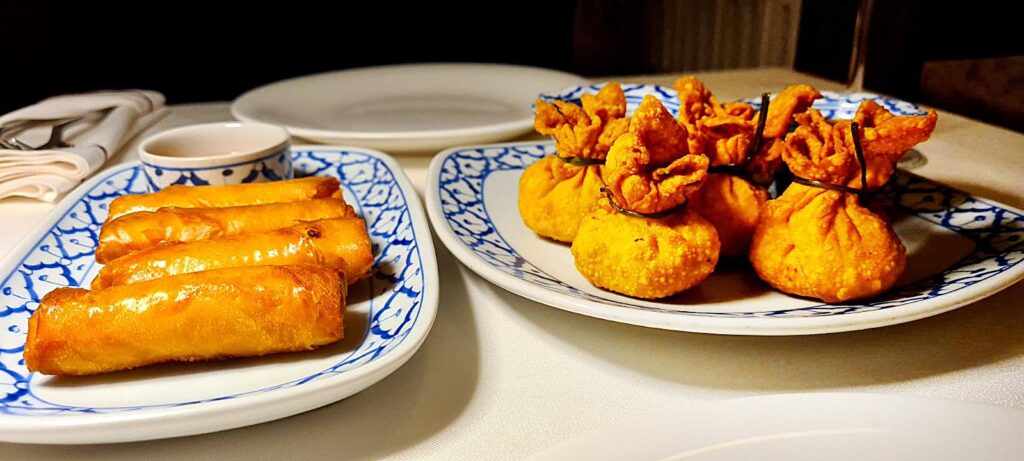 Chicken spring rolls and prawn wontons at Pera Thai, Istanbul