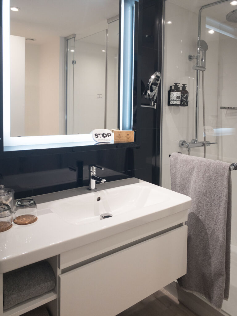 Bathroom Innside by Meliá Hotel Barcelona