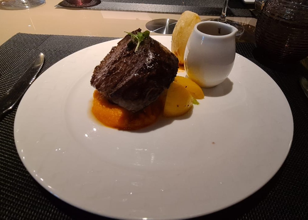 Beef tenderloin Qatar Premium Lounge Changi Airport Singapore
