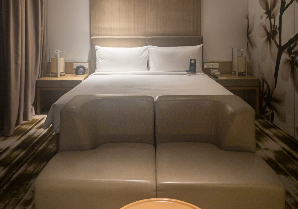 Crowne Plaza Changi Airport Singapore Bedroom