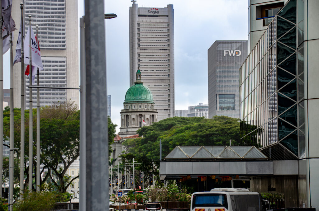 Sightseeing from the Hop on Hop Off Bus Singapore